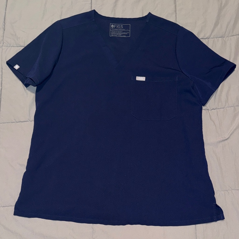 Figs Women’s Navy Short Sleeve V-Neck Pocket Tee